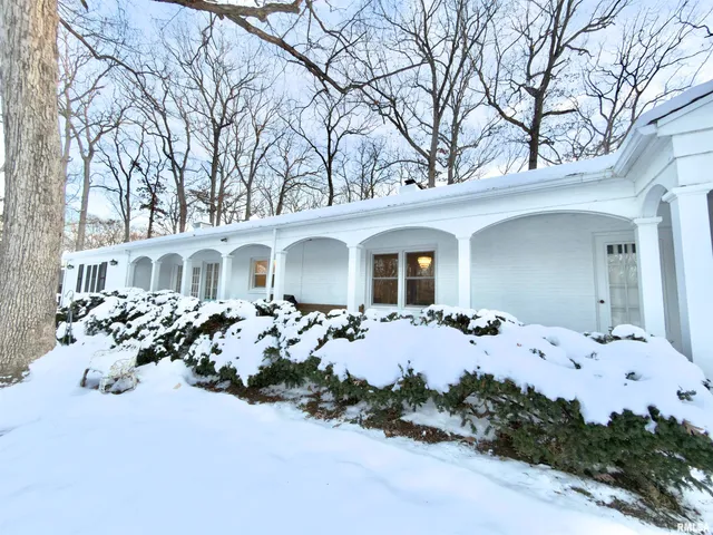 $329,900 | 3831 East State Highway, Shumway, IL 62461