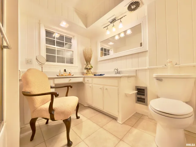 $329,900 | 3831 East State Highway, Shumway, IL 62461