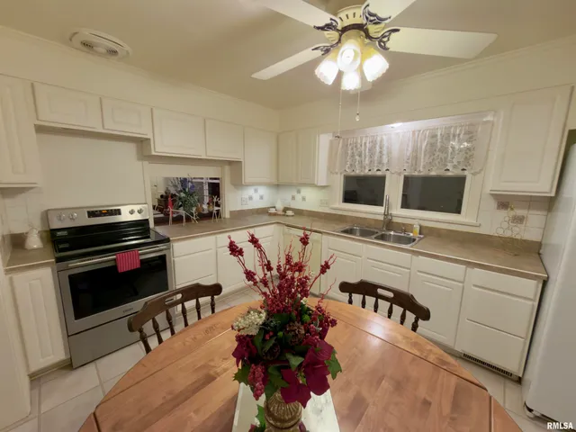 $329,900 | 3831 East State Highway, Shumway, IL 62461