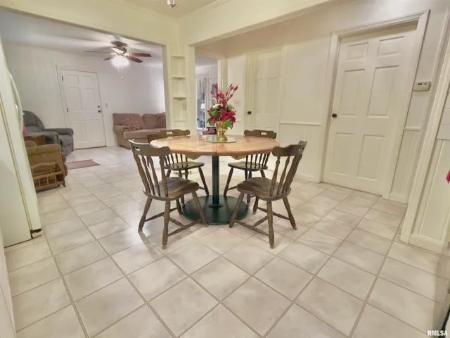 $329,900 | 3831 East State Highway, Shumway, IL 62461