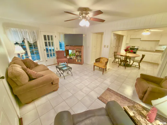 $329,900 | 3831 East State Highway, Shumway, IL 62461