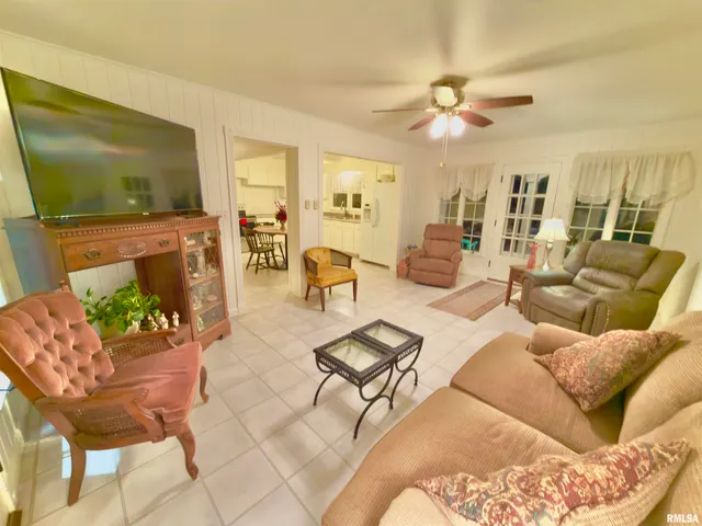 $329,900 | 3831 East State Highway, Shumway, IL 62461