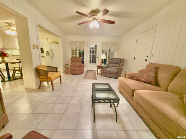 $329,900 | 3831 East State Highway, Shumway, IL 62461