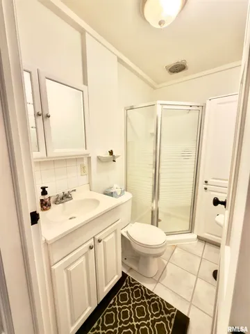 $329,900 | 3831 East State Highway, Shumway, IL 62461