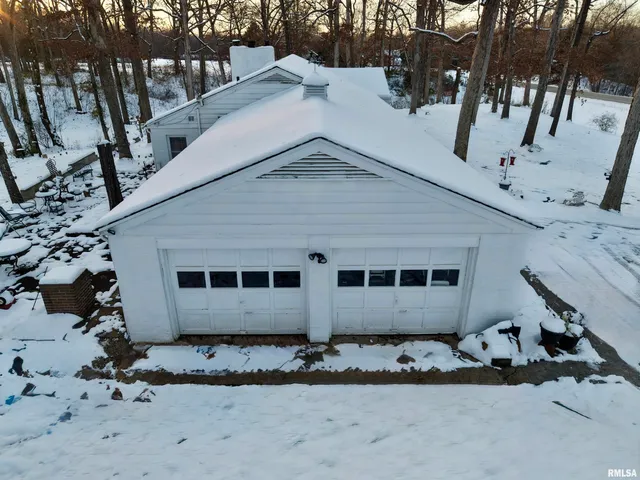 $329,900 | 3831 East State Highway, Shumway, IL 62461