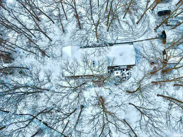 $329,900 | 3831 East State Highway, Shumway, IL 62461