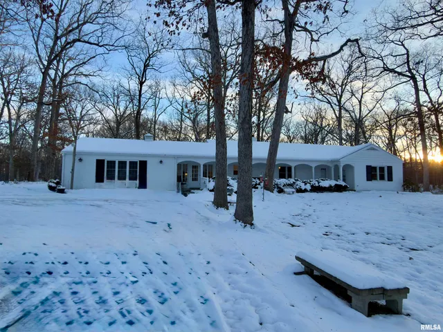 $329,900 | 3831 East State Highway, Shumway, IL 62461