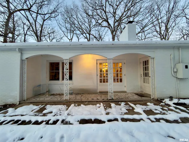 $329,900 | 3831 East State Highway, Shumway, IL 62461