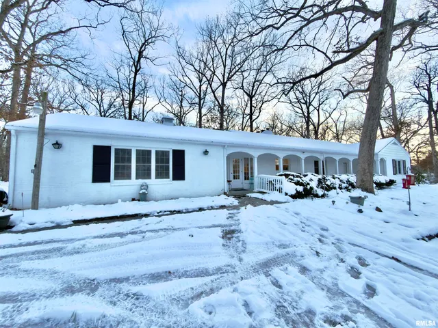 $329,900 | 3831 East State Highway, Shumway, IL 62461