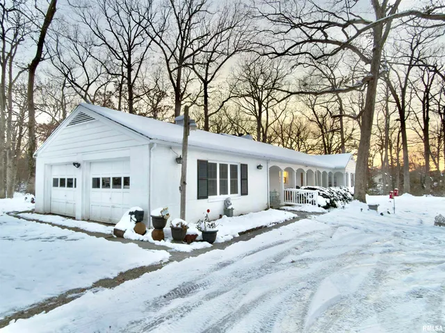 $329,900 | 3831 East State Highway, Shumway, IL 62461