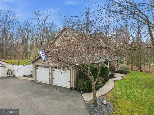 $649,900 | 9 Hickory Drive, East Stroudsburg, PA 18301
