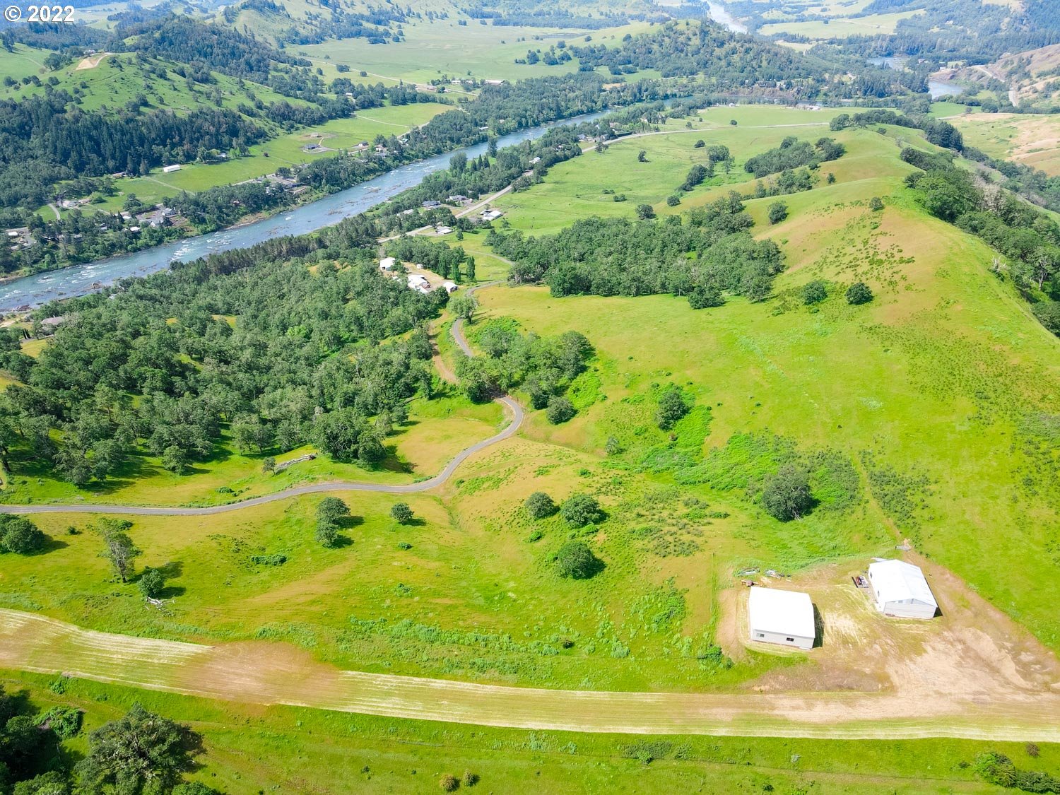 14330 North Bank Road Roseburg, OR 97470 - Photo 2 of 32 Gallery Image 2