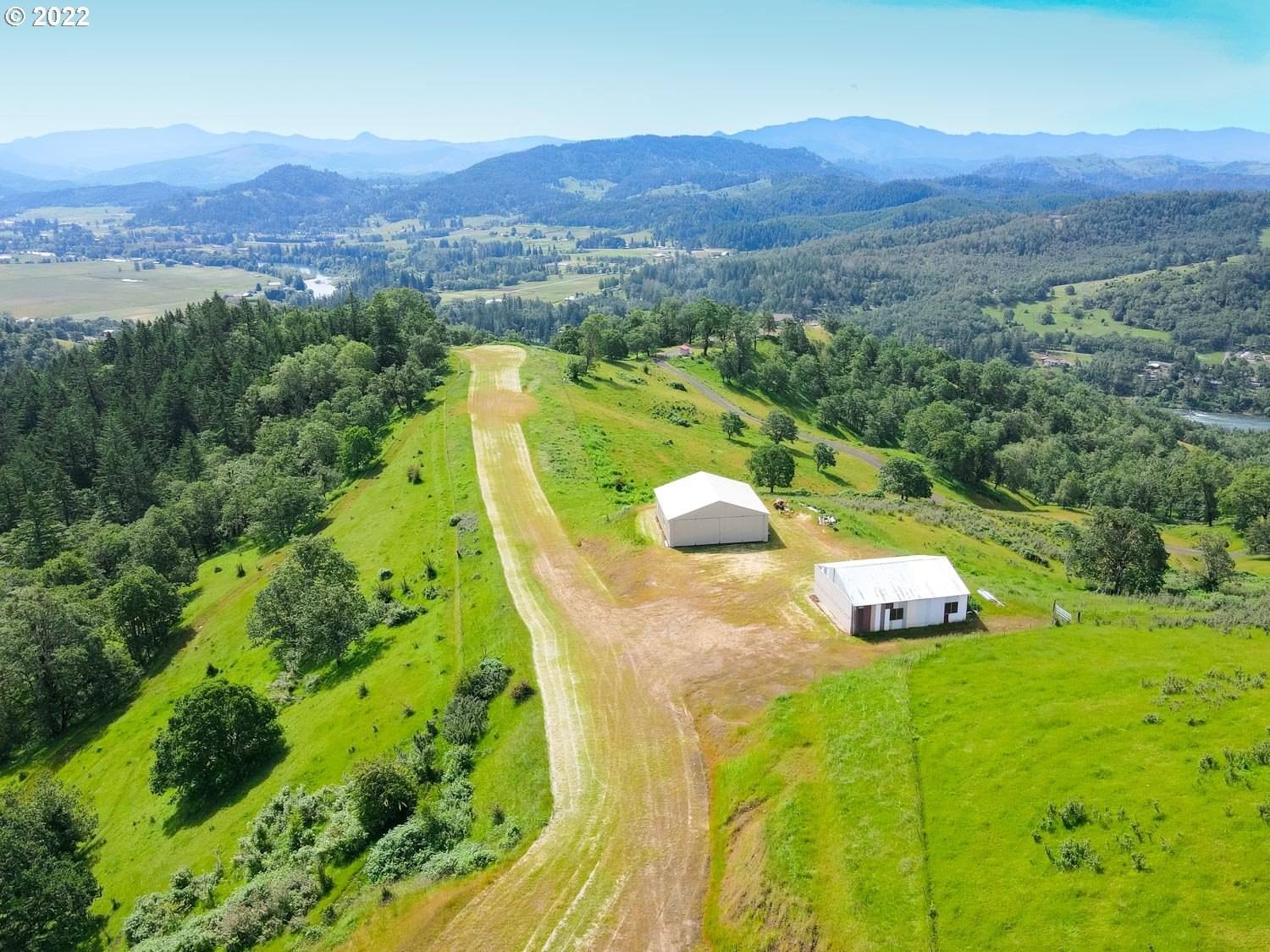 14330 North Bank Road Roseburg, OR 97470 - Photo 4 of 32 Gallery Image 4