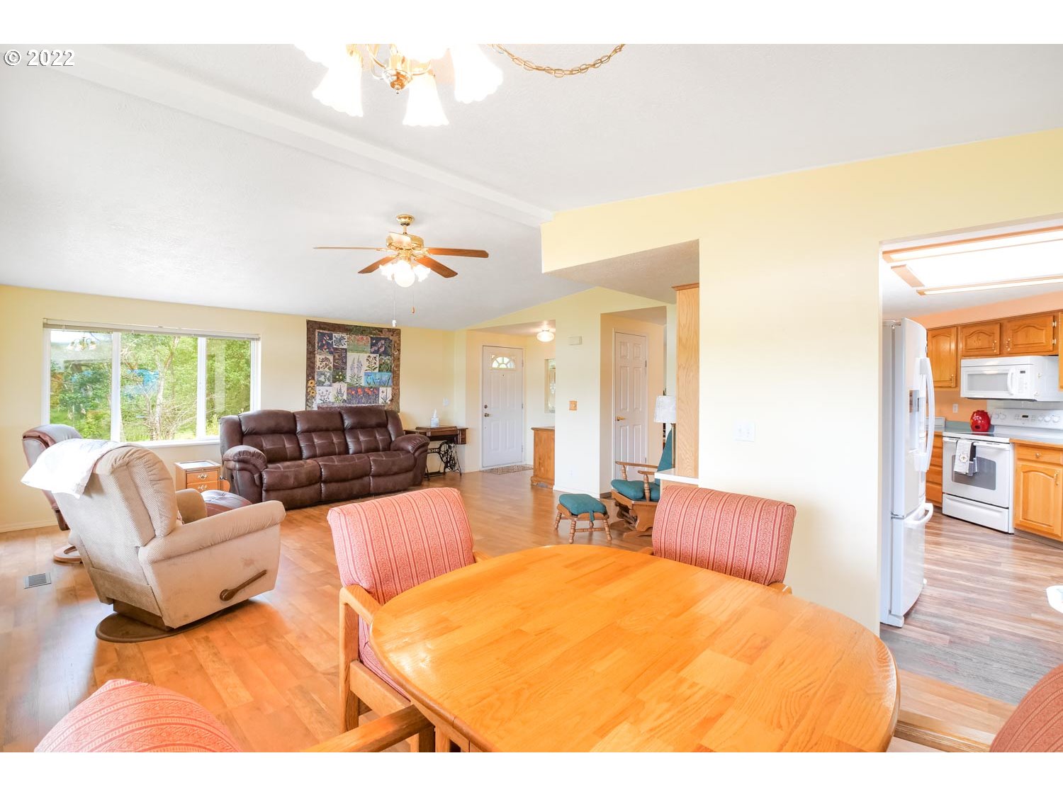 14330 North Bank Road Roseburg, OR 97470 - Photo 10 of 32 Gallery Image 10