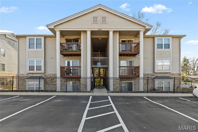 $1,100 | 2506 Creve Coeur Mill Road, Unit 8, Maryland Heights, MO 63043