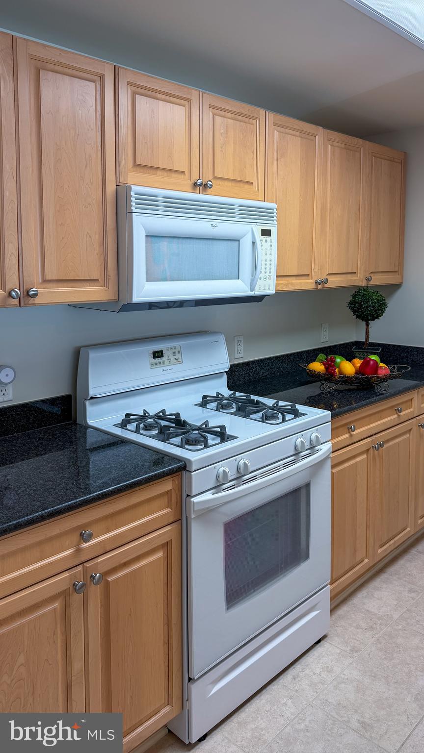 2726 Gallows Road, Unit 417 Vienna, VA 22180 - Photo 5 of 28 Kitchen