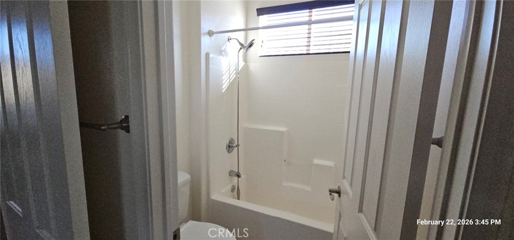 42283 Hideaway Street Indio, CA 92203 - Photo 13 of 23 Shower and tub in Jack and Jill bath