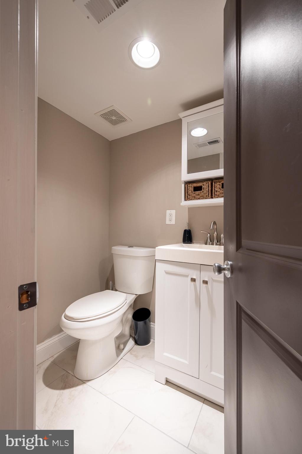 3905 Flowerton Road Baltimore, MD 21229 - Photo 12 of 19