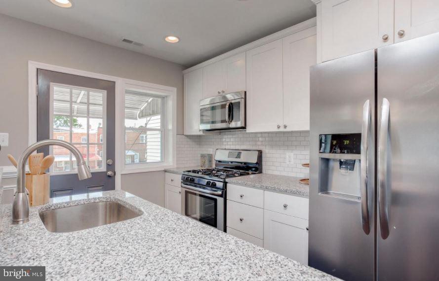 3905 Flowerton Road Baltimore, MD 21229 - Photo 3 of 19
