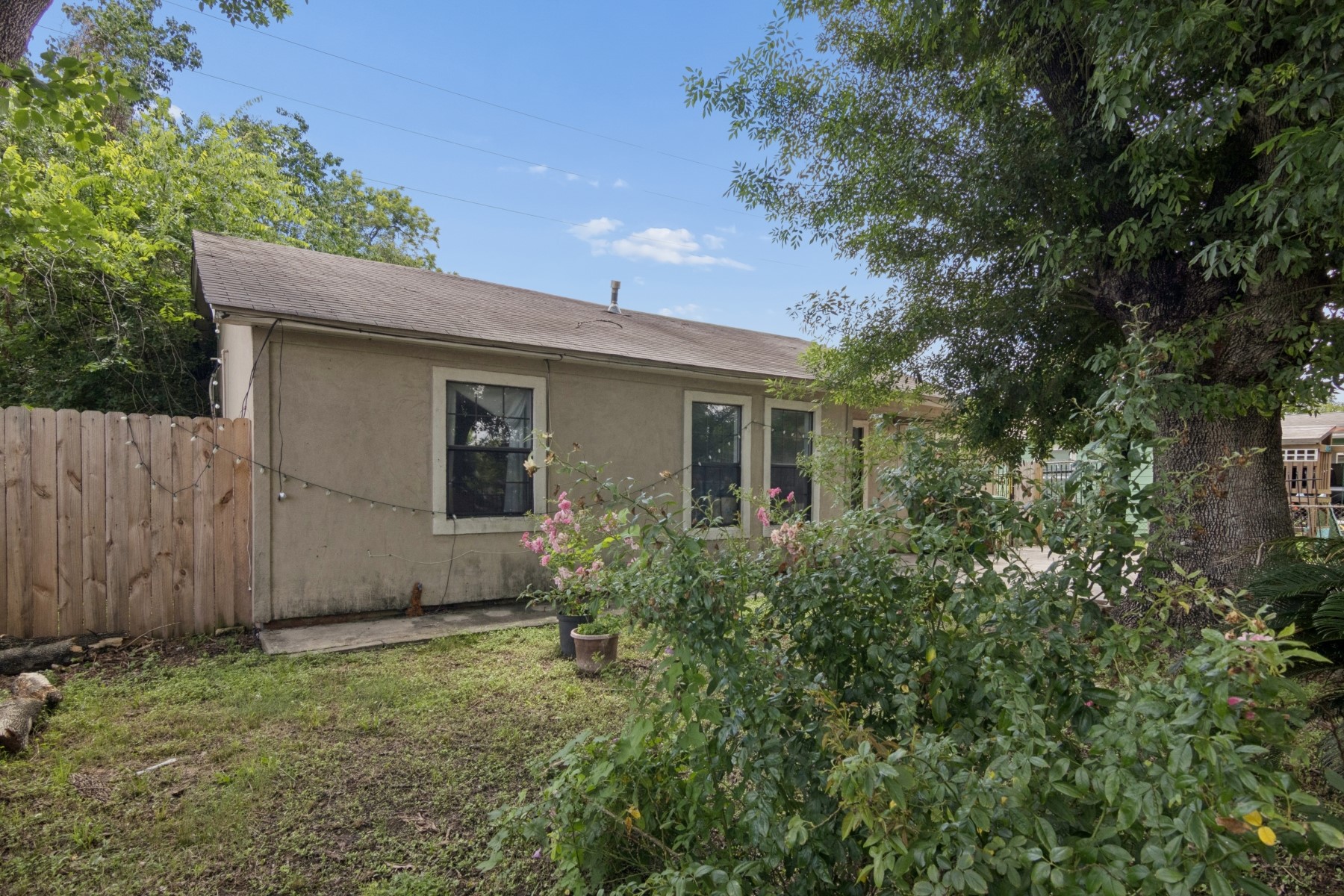 1002 Grenfell Lane Houston, TX 77076 - Photo 3 of 20 Side View