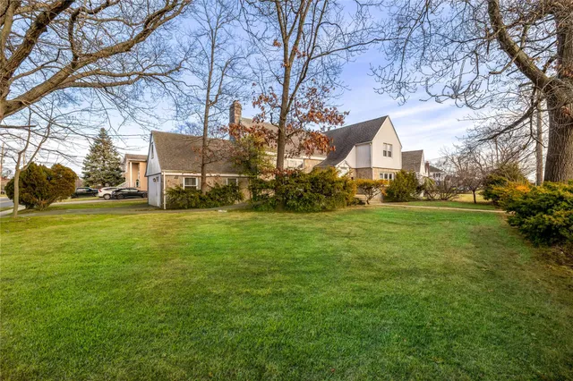 $799,000 | 3309 Skillman Avenue, Oceanside, NY 11572