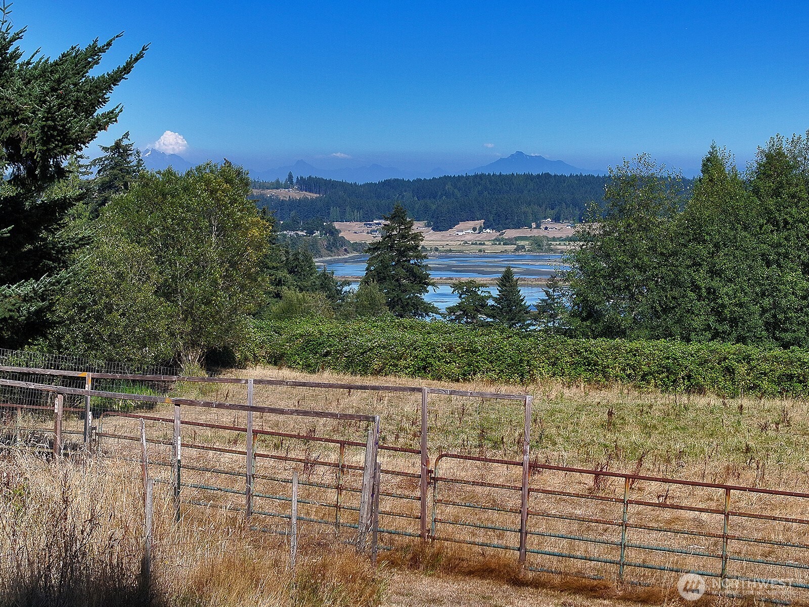6065 South McMaster Road Freeland, WA 98249 - Photo 7 of 40 Gallery Image 7