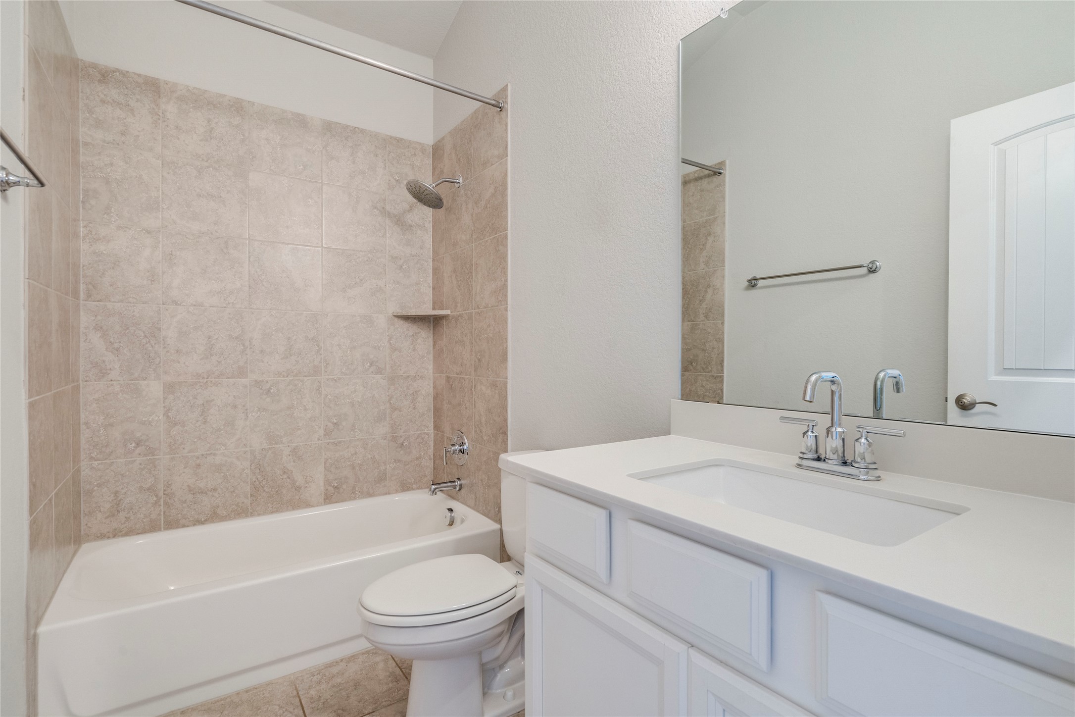 130 Sierra Blanca Road Dripping Springs, TX 78620 - Photo 22 of 24 a bathroom with a sink a toilet and a bathtub