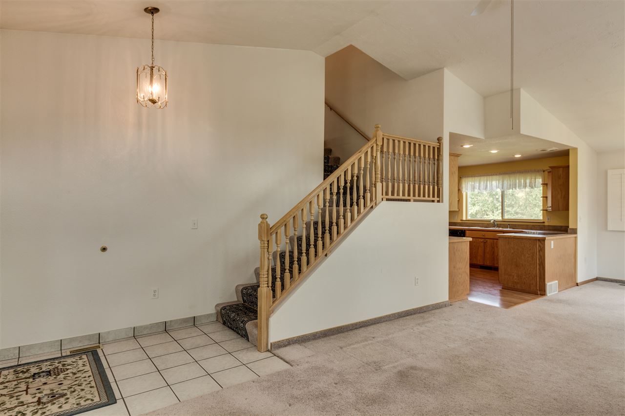 185 North E Stringham Road Rockford, WA 99030 - Photo 4 of 20