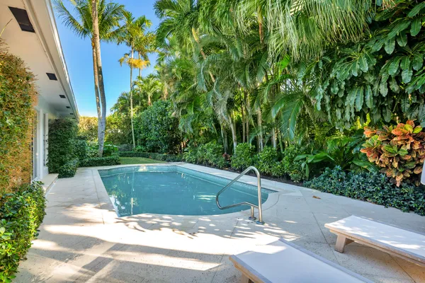 $25,000 | 230 Osceola Way, Palm Beach, FL 33480