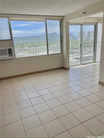 $2,200 | 2542 Date Street, Unit 905, Honolulu, HI 96826