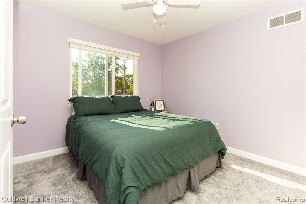 2738 Emmons Avenue Rochester Hills, MI 48307 - Photo 26 of 44