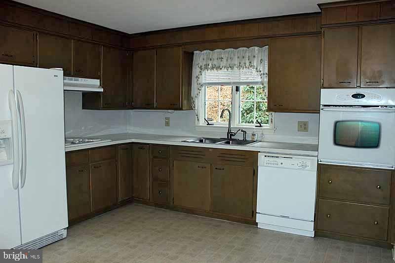 2740 Spring Valley Road Lancaster, PA 17601 - Photo 5 of 24 Gallery Image 5