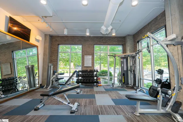 $1,806 | 212 East Broad Street, Unit GINGHAM, Greenville, SC 29601