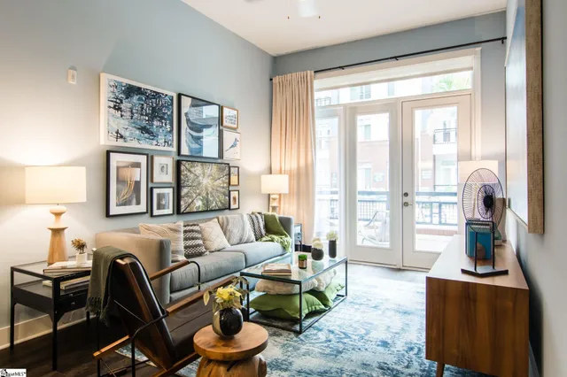 $1,806 | 212 East Broad Street, Unit GINGHAM, Greenville, SC 29601