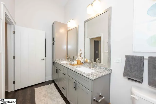 $1,806 | 212 East Broad Street, Unit GINGHAM, Greenville, SC 29601