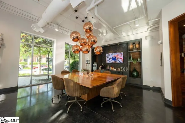 $1,806 | 212 East Broad Street, Unit GINGHAM, Greenville, SC 29601