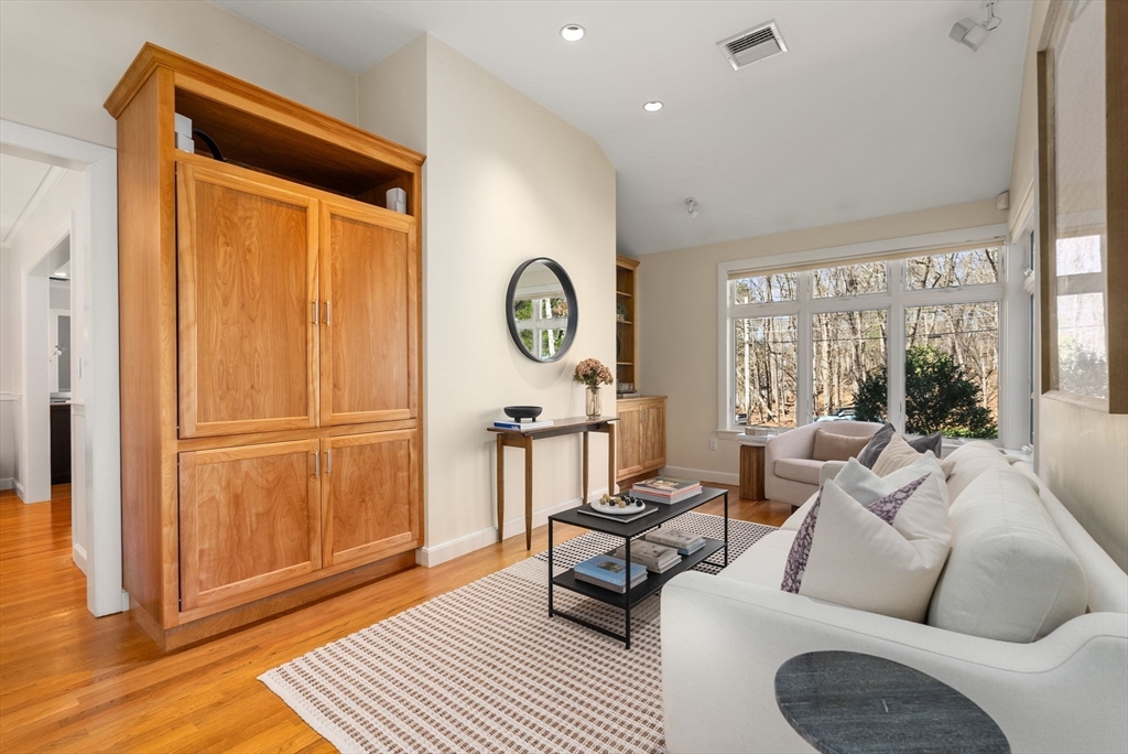 160 Varick Road Newton, MA 02468 - Photo 11 of 42