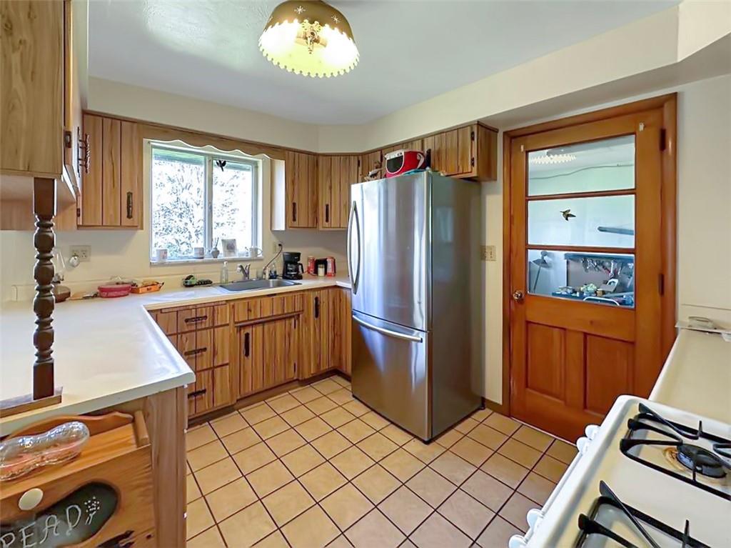 4136 Henderson Road Hickory, PA 15340 - Photo 8 of 22 Gallery Image 8