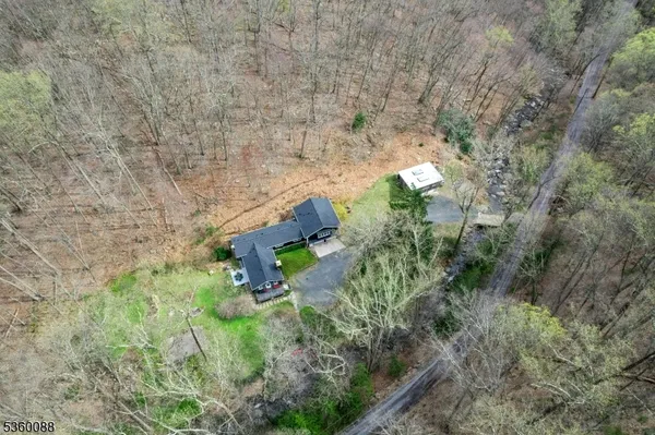 $1,600,000 | 8 Boulder Hill Road, Califon, NJ 07830