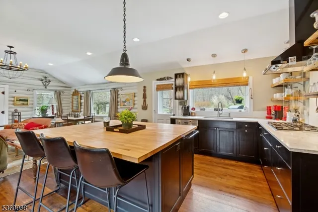 $1,500,000 | 8 Boulder Hill Road, Califon, NJ 07830