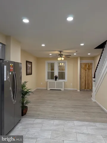 a view of entryway with livingroom