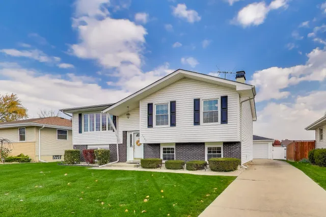 $345,900 | 1707 Valley Court, Schererville, IN 46375