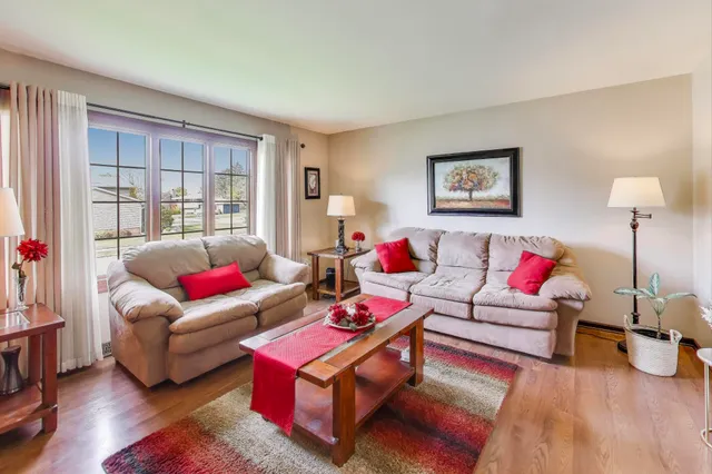 $345,900 | 1707 Valley Court, Schererville, IN 46375