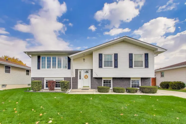$345,900 | 1707 Valley Court, Schererville, IN 46375