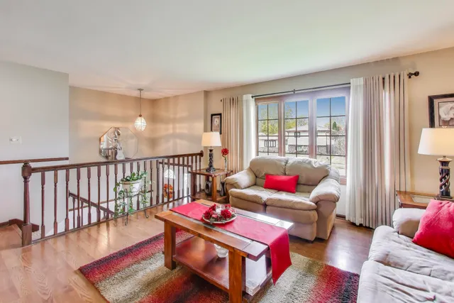 $345,900 | 1707 Valley Court, Schererville, IN 46375