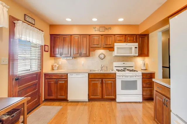 $345,900 | 1707 Valley Court, Schererville, IN 46375