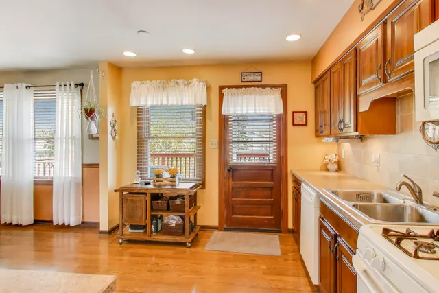 $345,900 | 1707 Valley Court, Schererville, IN 46375