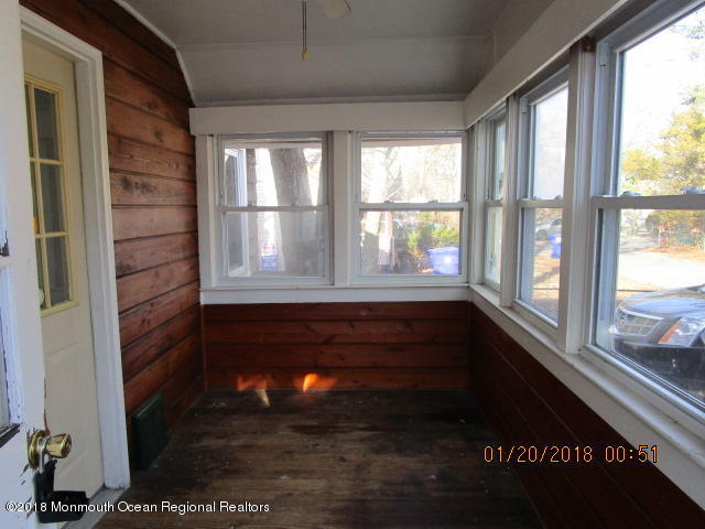 24 Sunset Road Brick, NJ 08723 - Photo 4 of 15 a room with window