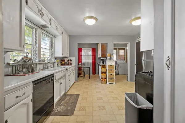 $300,000 | 300 North Berry Road, Tipton, CA 93272