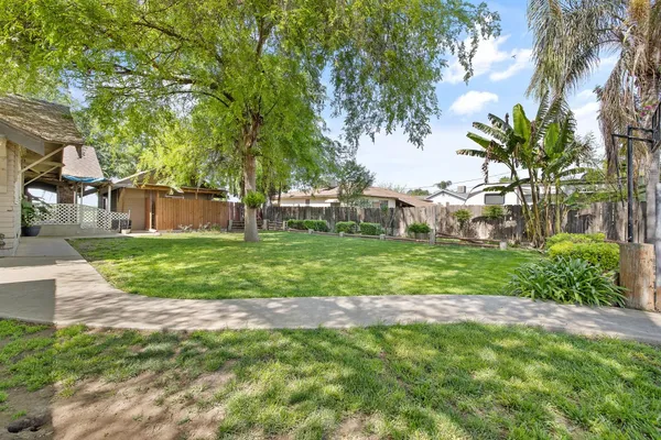 $300,000 | 300 North Berry Road, Tipton, CA 93272
